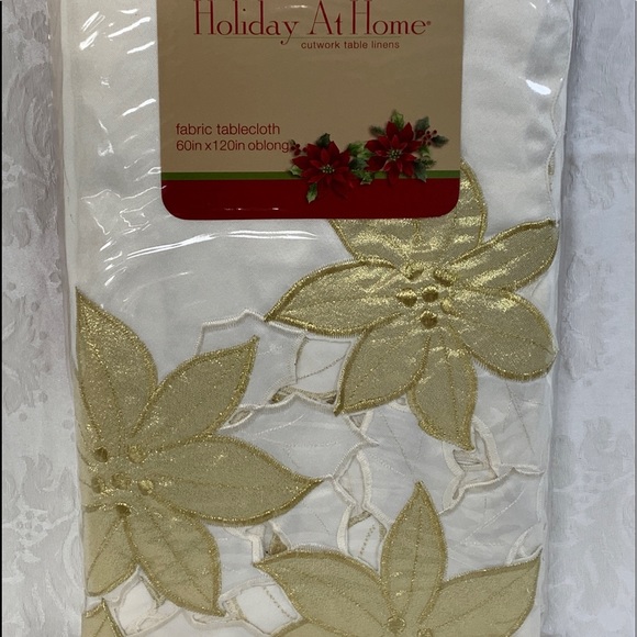 Christmas Cheer Poinsettia Tablecloth 60x120 - Picture 5 of 5